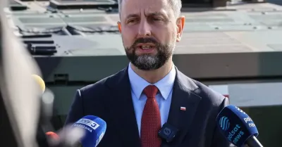 Wojsko otrzyma umundurowanie nowego wzoru; szef MON: w przyszłym roku miliard na nowe mundury